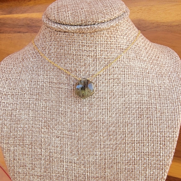 Labradorite Necklace Minimalist Crystal Gemstone - Picture 3 of 7